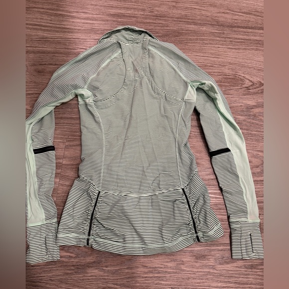 Lululemon Mint Race with Grace Long Sleeve - Picture 3 of 3